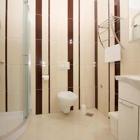 Modern Eingerichtete Fuer 2 Personen In Einem Haus Mit Mehrere Und Mit Pool Baska (Krk)