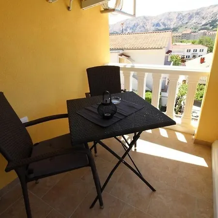 Apartman Modern Eingerichtete Fuer 2 Personen In Einem Haus Mit Mehrere Und Mit Pool *