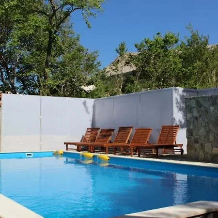 아파트 Modern Eingerichtete Fuer 2 Personen In Einem Haus Mit Mehrere Und Mit Pool 바슈카