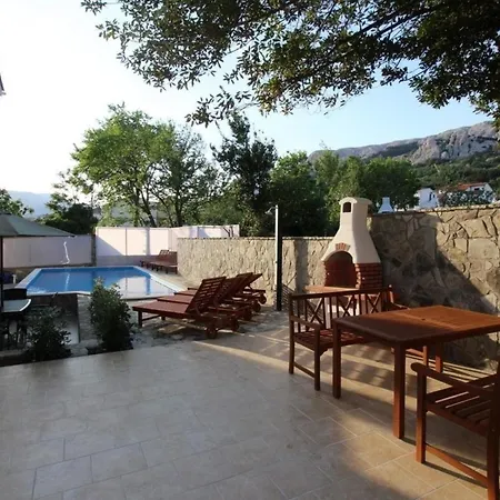 Modern Eingerichtete Fuer 2 Personen In Einem Haus Mit Mehrere Und Mit Pool * Baska (Krk)